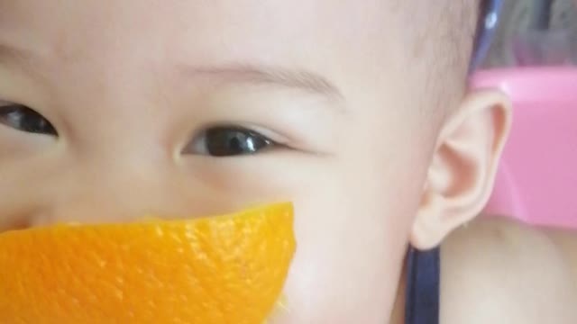 Cute baby eating orange😘