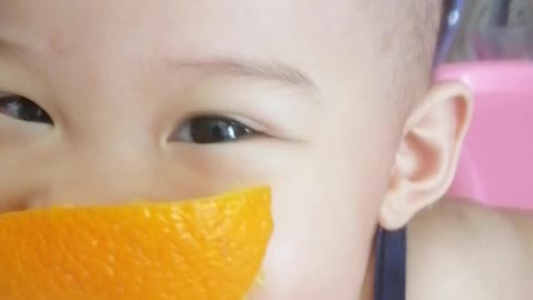 Cute baby eating orange😘