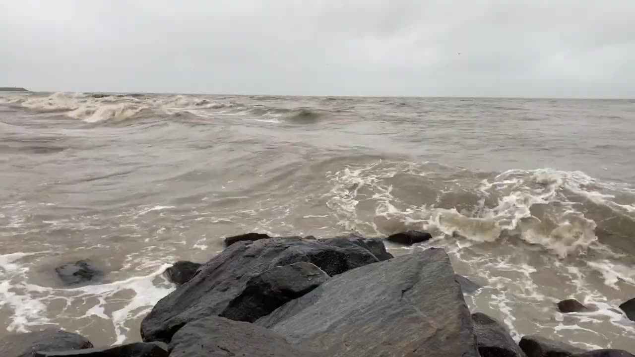 4K HDR 60fps Ocean Waves Crashing on Rocks Waves Sound Help You Relax, Study or Sleep