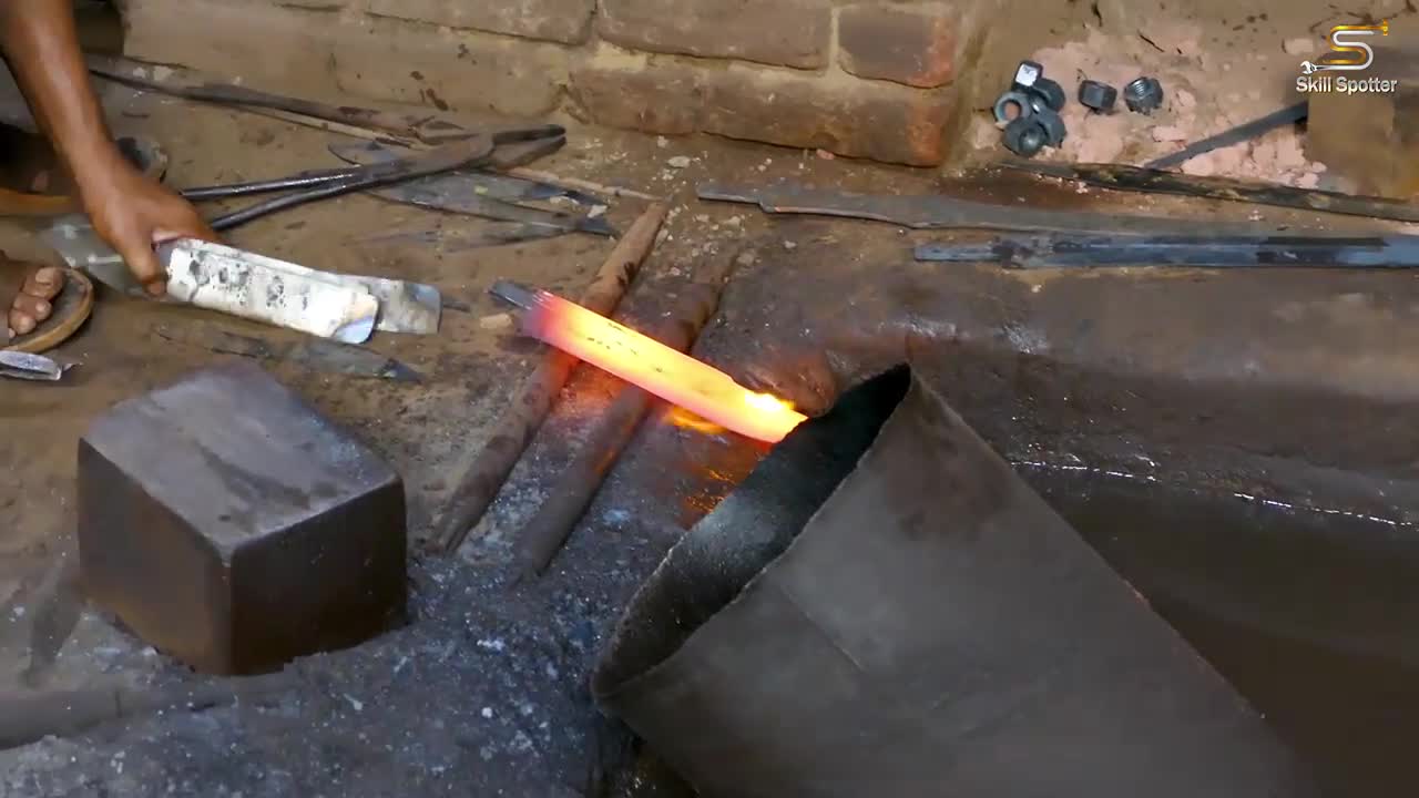 Heat treatment process of deer horn Bowie knife blade