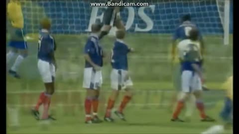 Roberto Carlos amazing free kick for Brazil