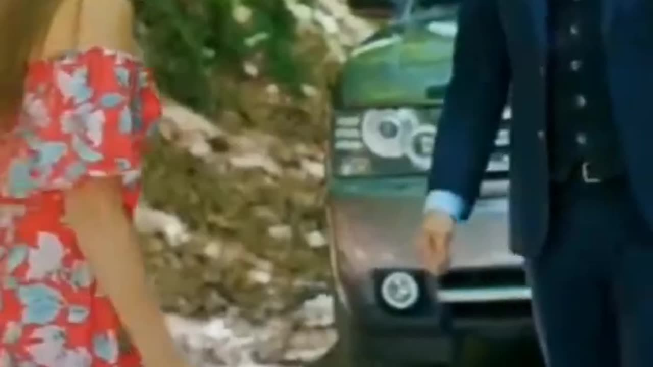 Aj kal main tanhan