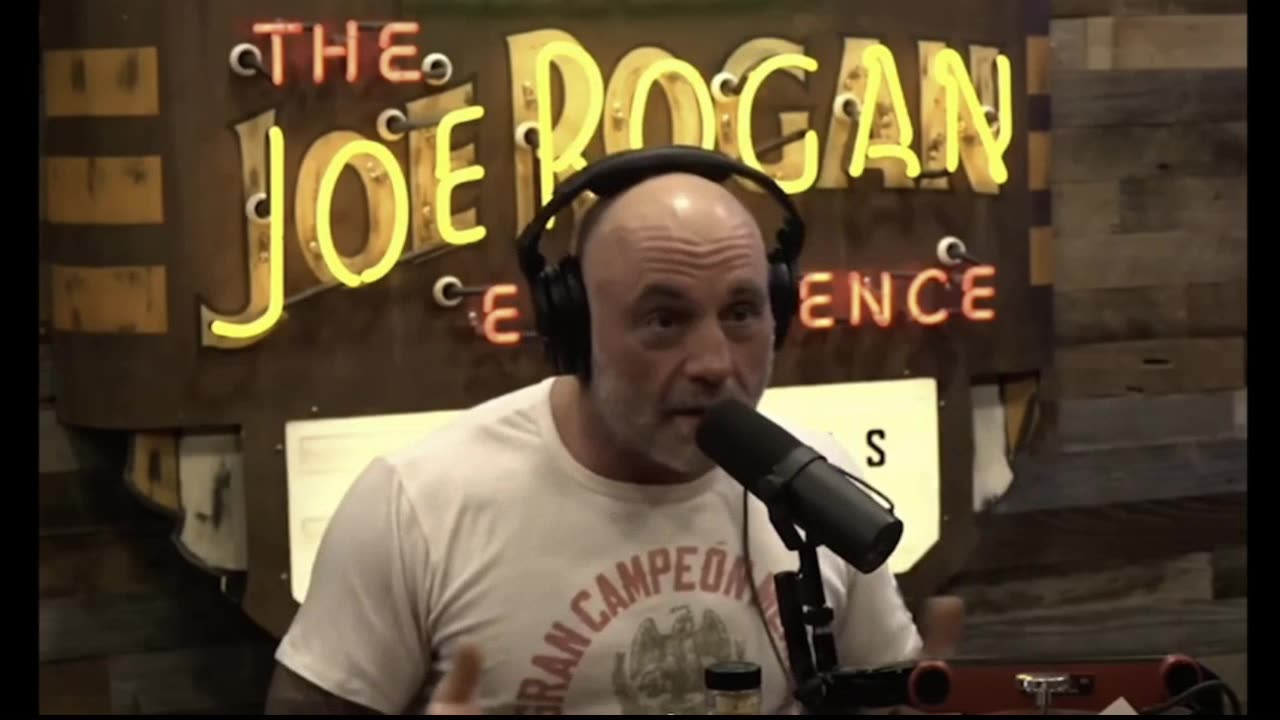 Joe Rogan Explains why He Likes Trump and How Big Pharma and The Media Pushed Their Agenda