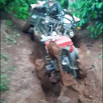 Tractor can overcome all kinds of terrain