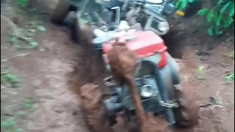 Tractor can overcome all kinds of terrain