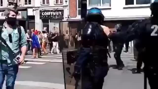 LA FRANCIA CONTRO MACRON IN MANIFESTAZIONE!🇲🇫🇲🇫