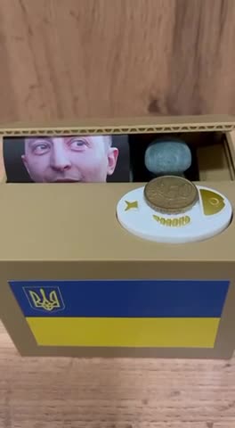 Cross Dressing Comedian Grifter