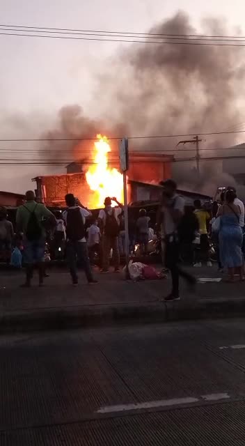 Incendio en local de Bazurto