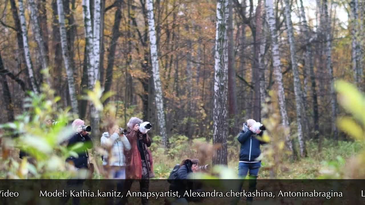 Russian beauty with a wild bear. Moscow photography tour. Backstage art video