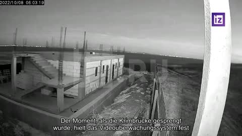 Der Moment der Detonation der Krimbrücke, festgehalten vom russischen Videoüberwachungssystem.