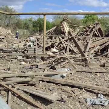 Synelnykove, Dnipropetrovs'k oblast. The ruins of a house where an entire