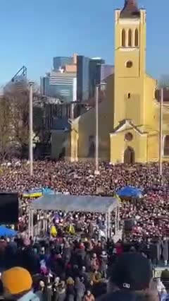 Massive protest in the capital of Estonia against Putin. 🇪🇪🇺🇦
