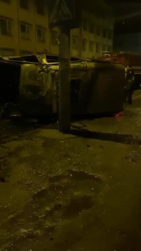 Автомобиль марки 'Газель' перевернулся и загорелся в Сухуми