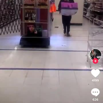 Retail Giveaway Bonanza In NYC 🟠⚪🟣The NPC Show