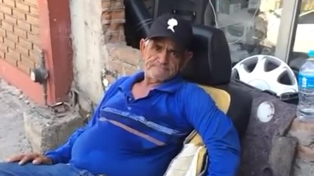 Hiloles videos. This just smiled my stomach, it's so funny