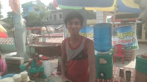 Drink man India of road