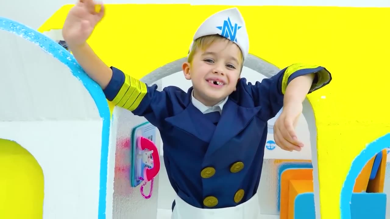 Chris dresses up Costumes and Help Mom- kids Toys Stories