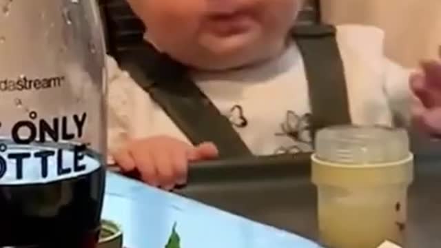 Funny BabyVideos eating