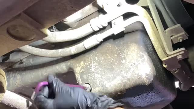 Disassembly and oil discharge of automobile