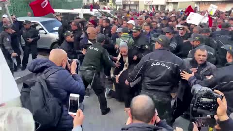 Tunisians rally against president