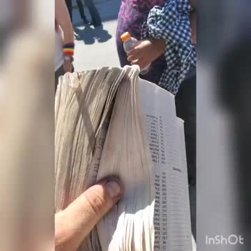 LGBTQA CHUTAM A BÍBLIA E JOGAM EM BANHEIRO QUÍMICO