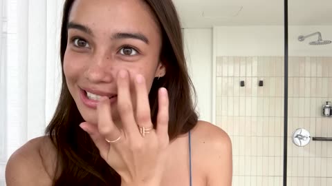 Kelsey Merritt doing a no makeup makeup look