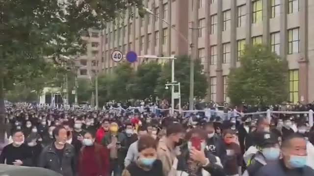 🔴💣VIOLENTE PROTERESTE IN CINA, I CINESI INSORGONO, NON...