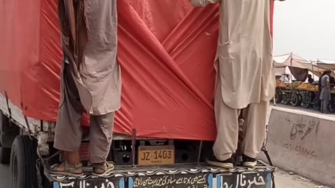 Difficult labour life....https://youtube.com/@pakistanisairsapatee