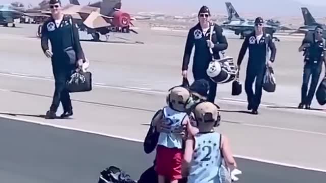 Credit @dozen.duzit F-16 Thunderbirds ##fyp