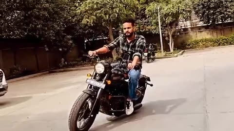 Harley Davidson driving INDIA guy #harley