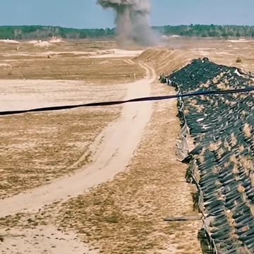 Ukrainian Kamikaze and/Or Mine Laying Robot(Insane!)