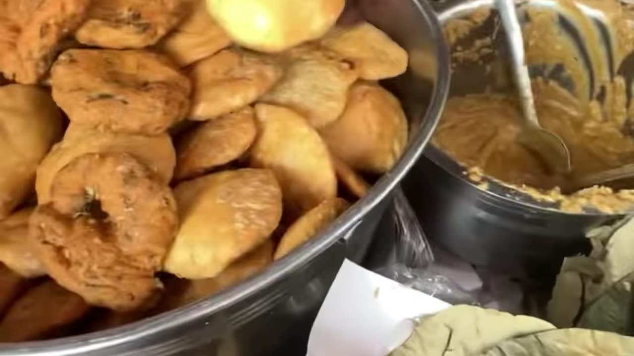 Lucknow's most tastiest kachauri wala only 20 rupees