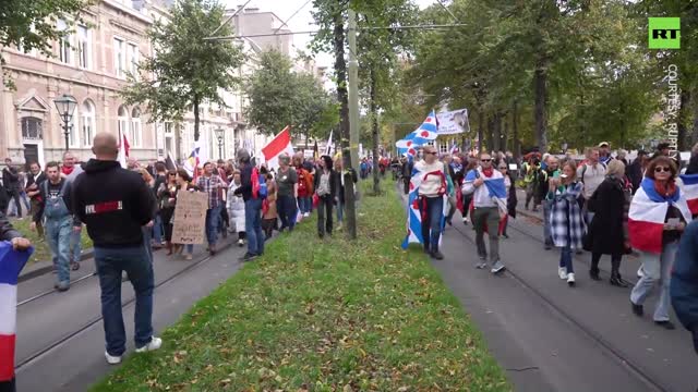 Protesters March in Netherlands, Throw Eggs at PM’s Image