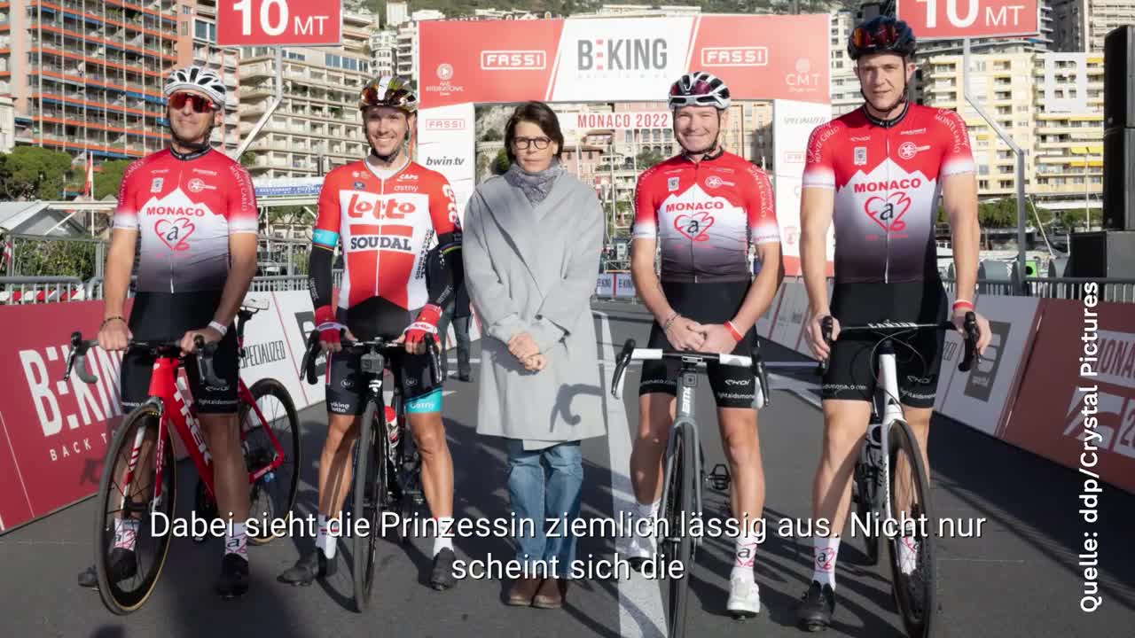 Stéphanie von Monaco – In Jeans & Wohlfühlmantel – So lässig sehen wir die Bald-Oma selten