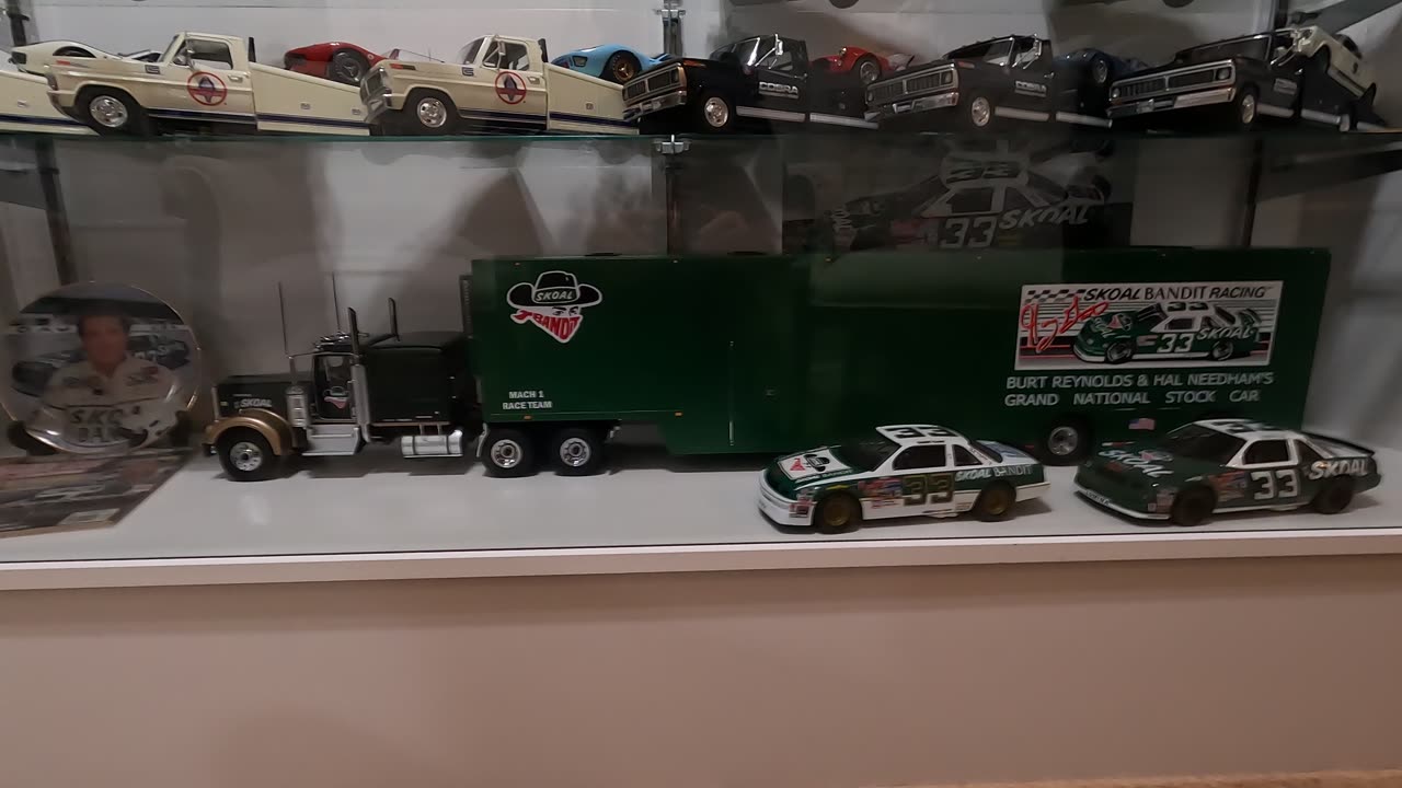 Skoal Bandit Hauler Harry Gant 1/18 scale