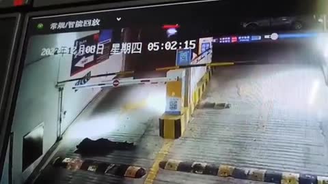 Woman lost consciousness and was crushed by a car