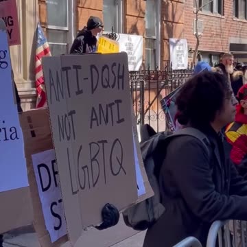 Protestors Boo And Shout Groomer At Performers As They Leave A Drag Queen Story