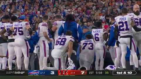 Buffalo Bills football player Damar Hamlin has collapsed.