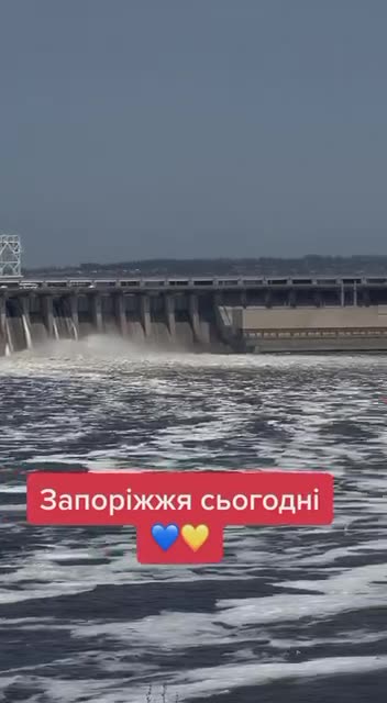 Z přehrady Dněproges Ukrajina stále vypouští ve velkém vodu a zvětšuje tak zápavy