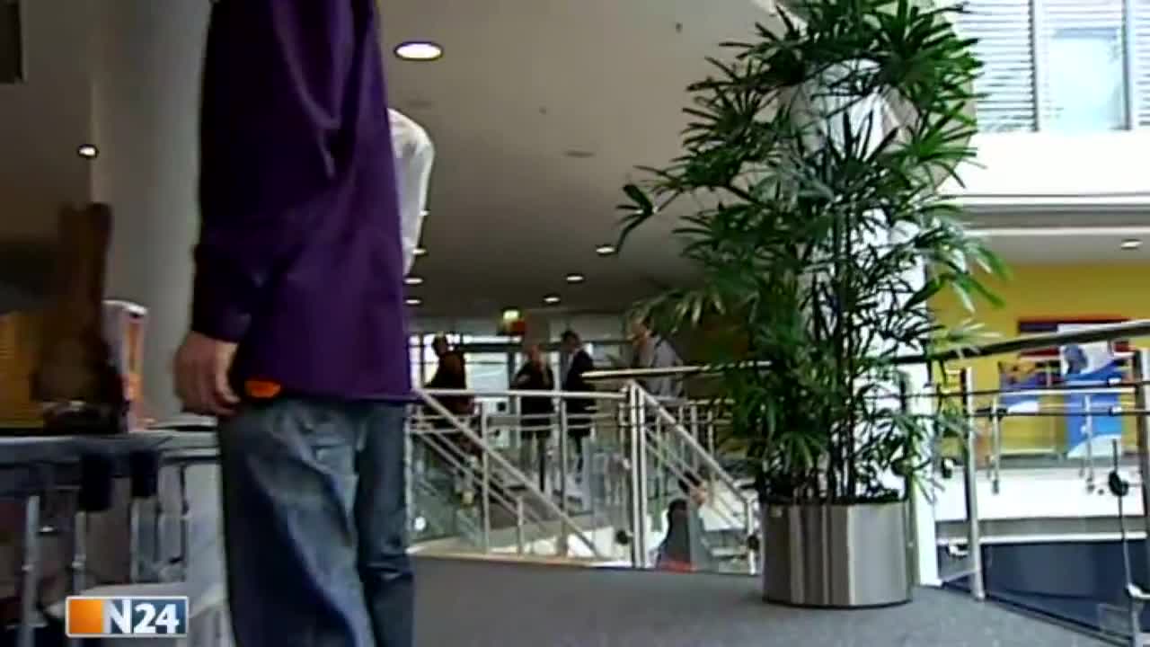 Erfindermesse in Nürnberg - Von Fußklinken und Hundehandys bis High-Tech Klobürste