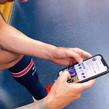 Welcome, #LeoMessi ! 📱🤩 #PSGxMESSI KalwiRemi_Explosion - IvanVoit