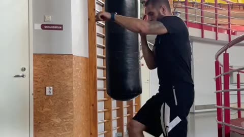 "Mastering the Art of Combat: A Comprehensive Guide on How to Fight"