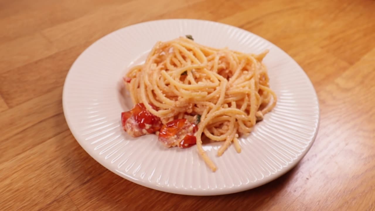 Pasta with Feta Cheese and Cherry Tomatoes Recipe