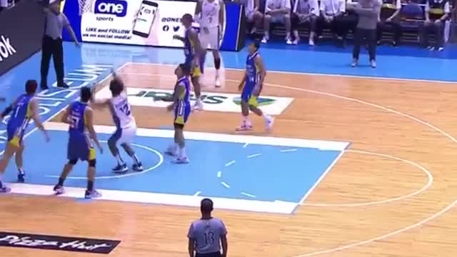 Calvin ABUEVA Kamuntikang tapusin ang Career ni Montalbo! _ Na-Frustate si The Beast sa Referee!