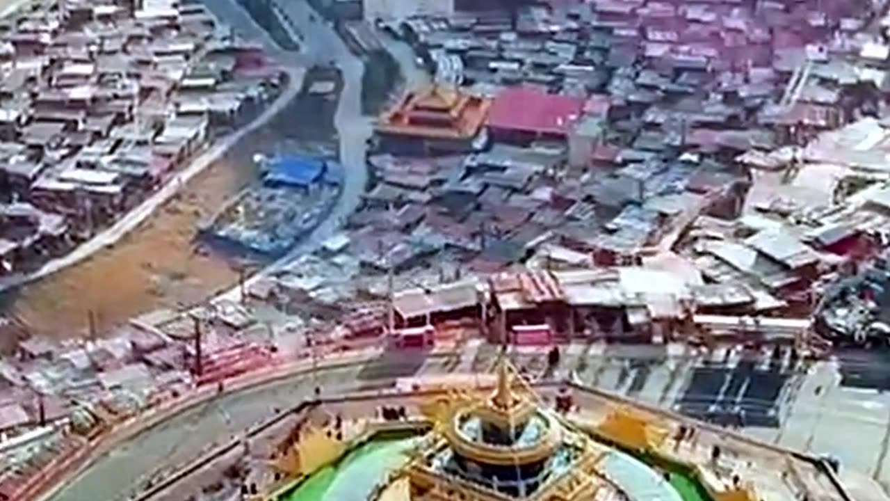 Monk City closed to foreigners, Larung Gar, Sichuan, China