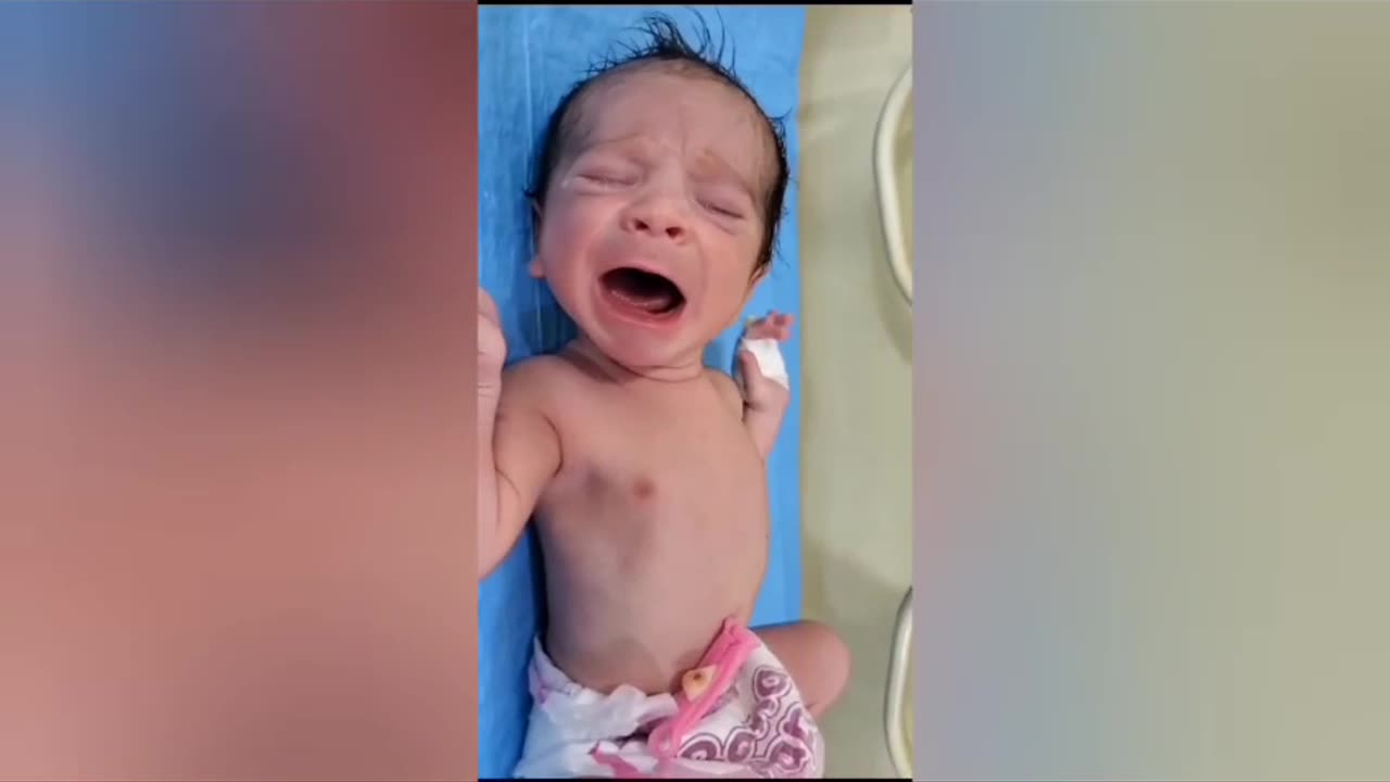 Cute new born baby after birth cry so hard😭