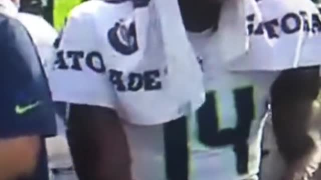DK Metcalf carted off the field ruled out for the rest of the game