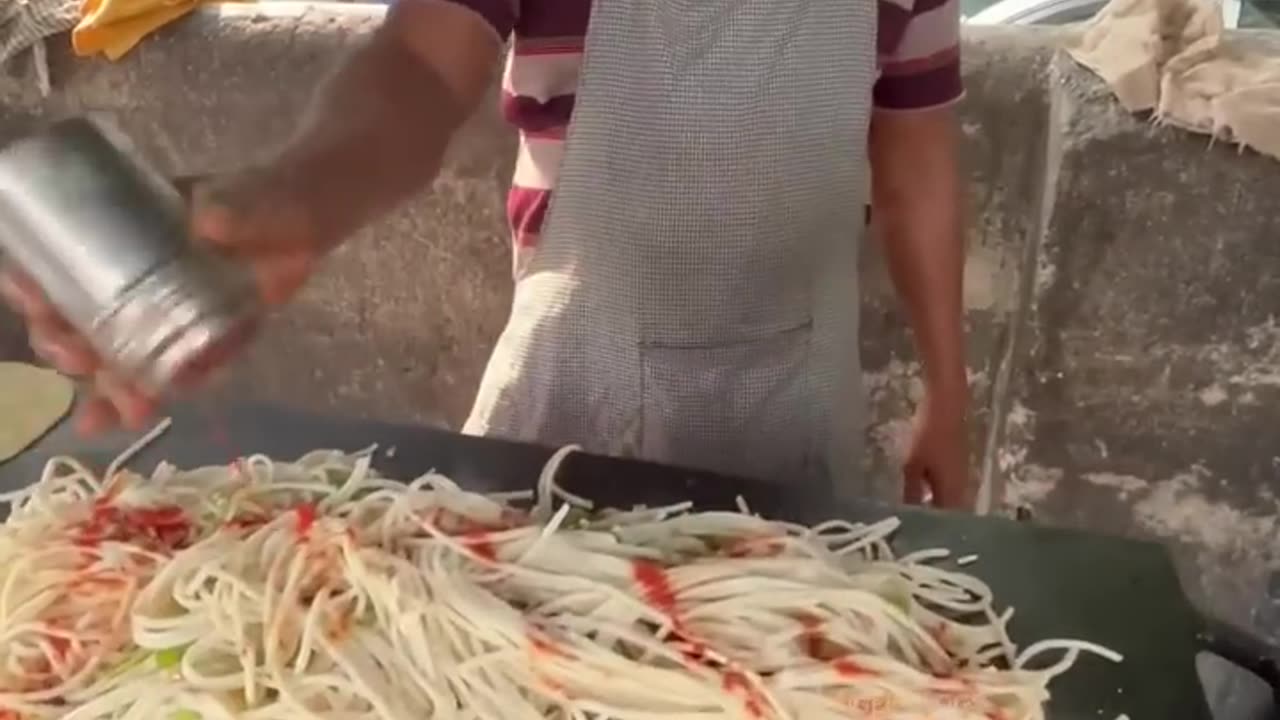 Mumbai College Students Favourite Noodles Frankie _ Indian Street Food