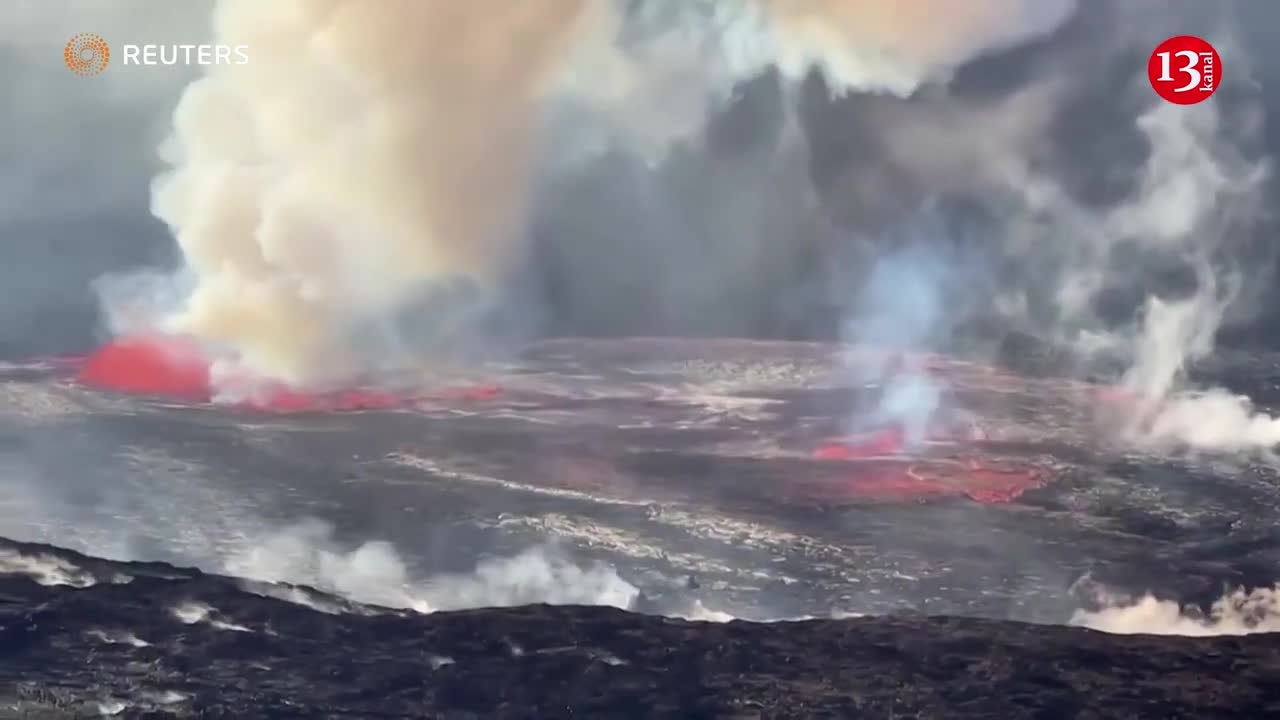 Hawaii's Kilauea volcano eruption resumes, alert level raised -USGS