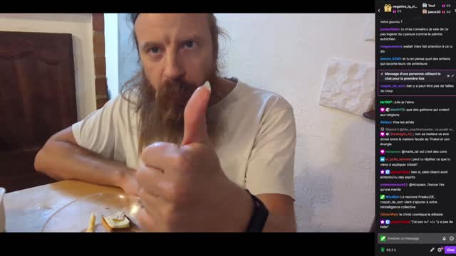 2022-10-02 (10) - ASMR bouffe + monologue sur la vie apprès la mort (version avec chat)